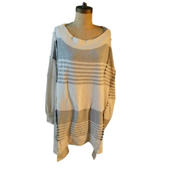 Free People Size M Medium Oversized Long Sweatshirt Style Top NWT $228 - Picture 1 of 3